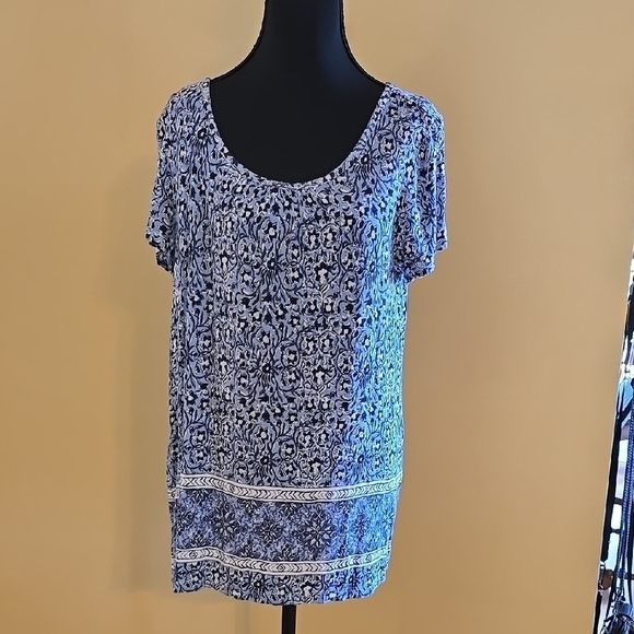 fleur bleue Tops - Fleur Blue  Short Sleeve Top L